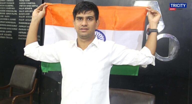 हरियाणा के सपूत नरेंद्र कुमार ने रचा नया इतिहास, माउंट अन्नपूर्णा पर फहराया तिरंगा