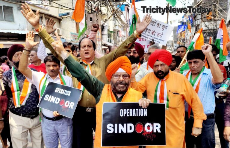 तिरंगा मार्च निकालकर पाकिस्तान के खिलाफ किया प्रदर्शन!!!