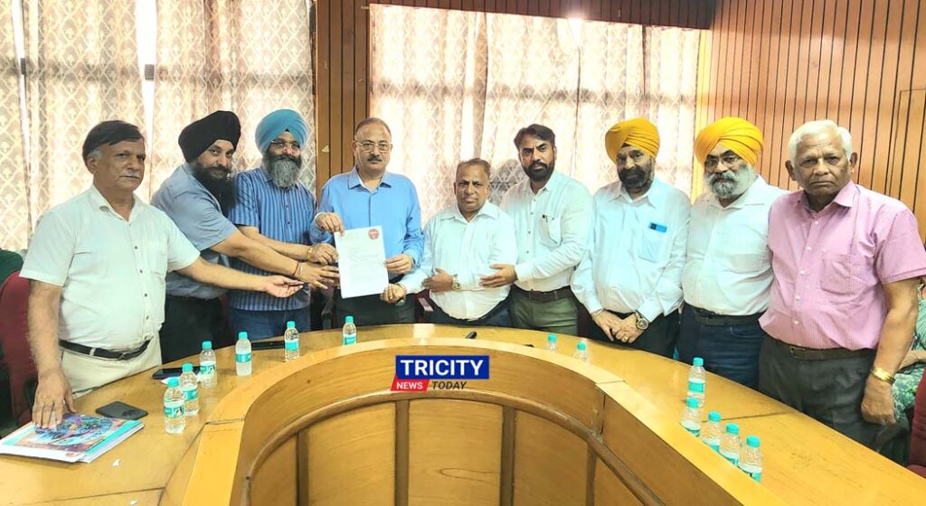 ग्रामीण स्कूलों के लिए समान मान्यता नीति की मांग को लेकर बैठक